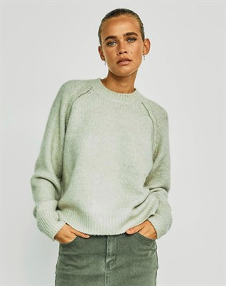 Andrea WBL Cropped Strick